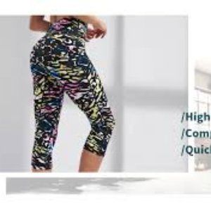 Zengjo Womens Capri Leggings New With Tags Size M